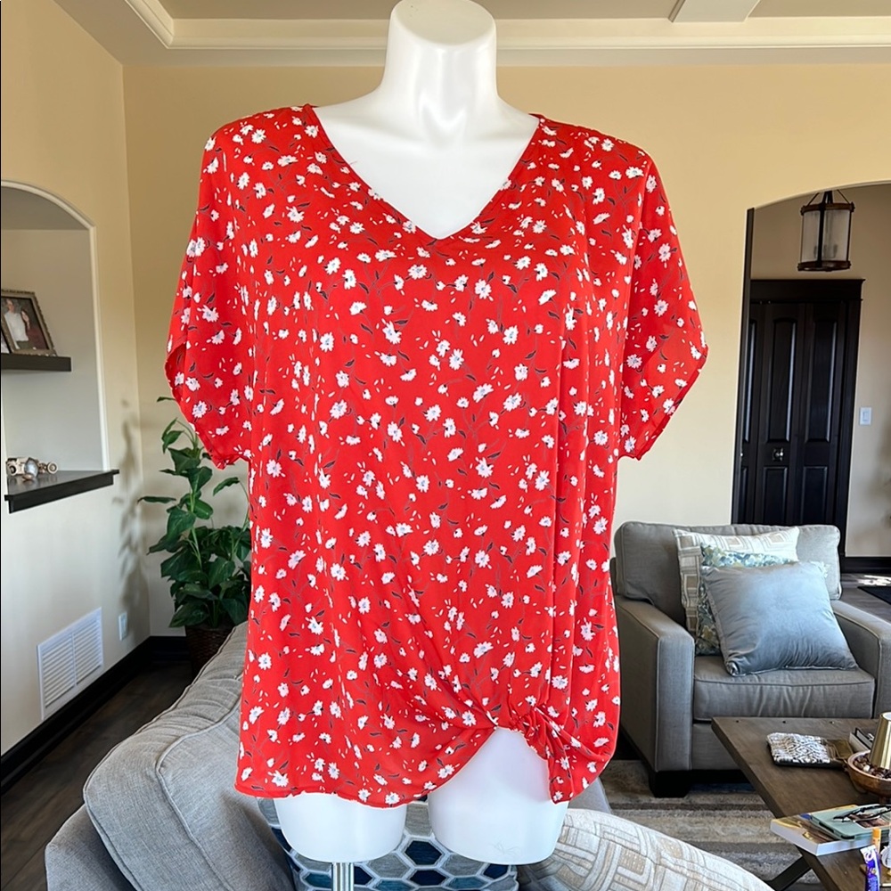 West Kei Women's Red Floral V-Neck Twist-Hem Top